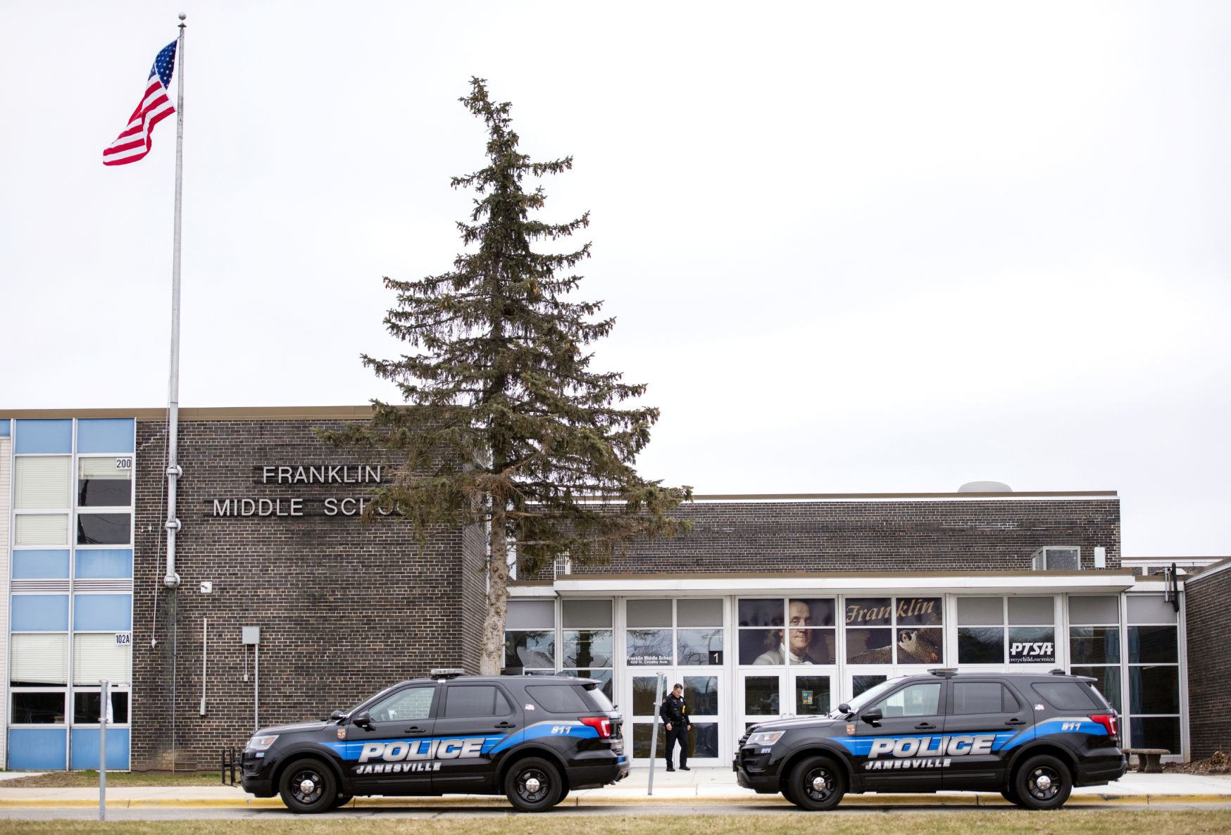 JVG_200324_POLICE02